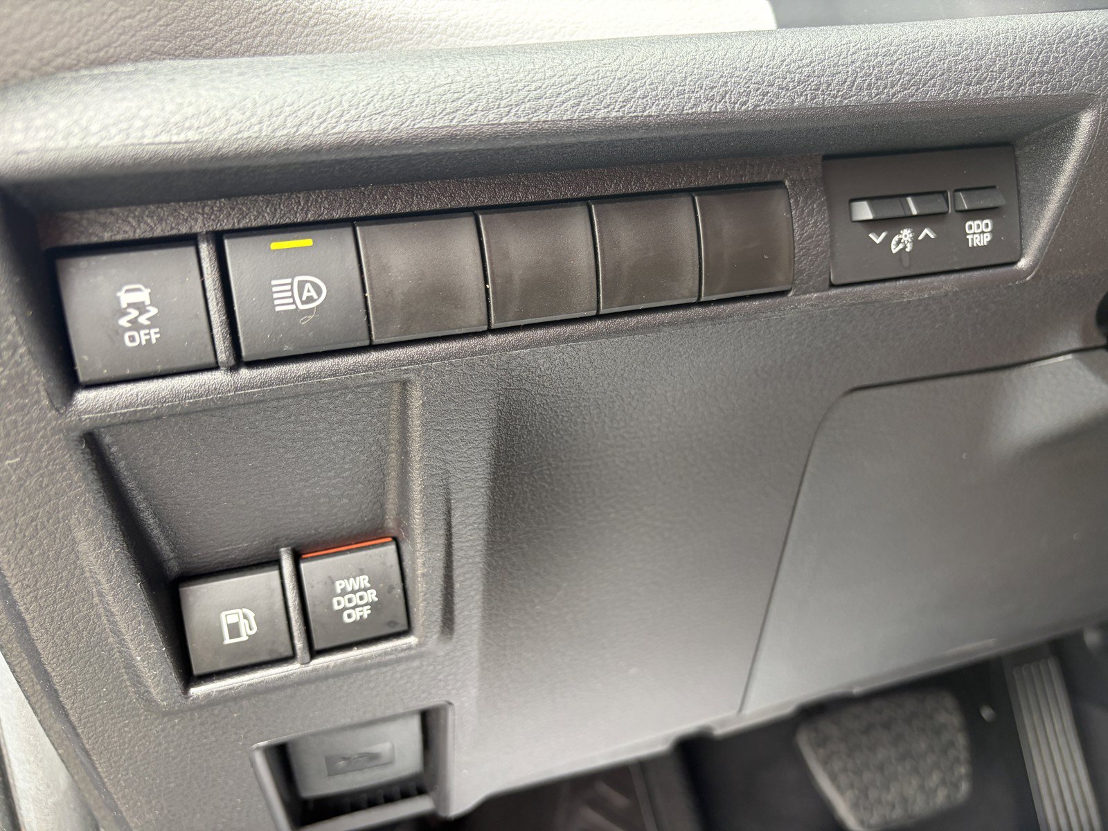 Used 2026 Toyota Sienna XLE FWD image 28