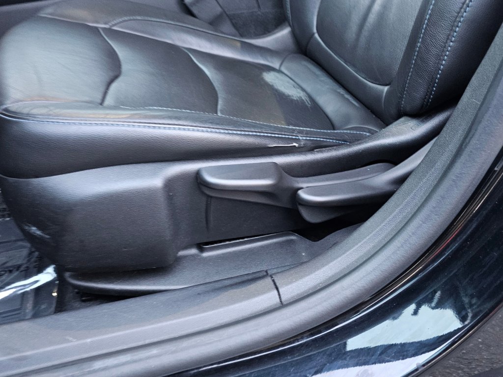 Used 2016 Chevrolet Volt Premier w/ Driver Confidence Package image 30