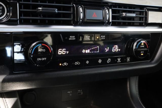 Used 2023 Nissan Pathfinder SV image 19