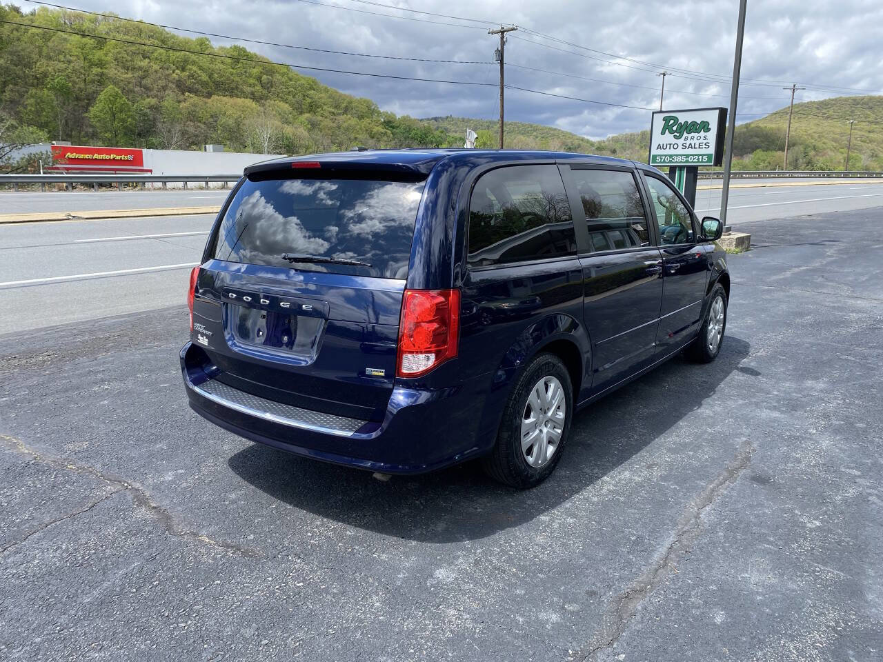 Used 2016 Dodge Grand Caravan SE w/ Quick Order Package 29E SE FWD image 6