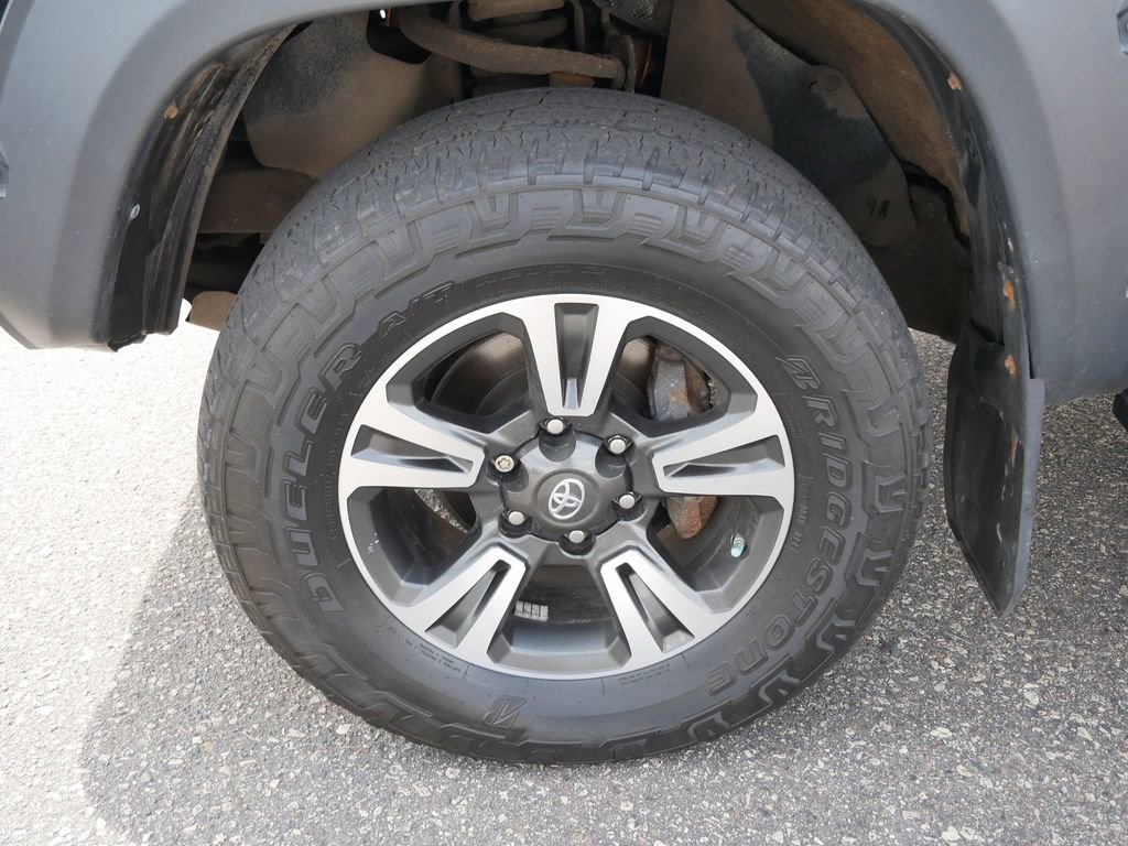 Used 2019 Toyota Tacoma TRD Sport image 9