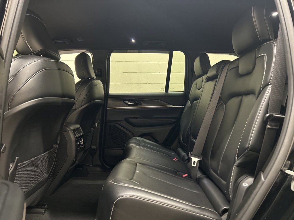 Used 2024 Jeep Grand Cherokee Limited w/ Black Appearance Package image 8