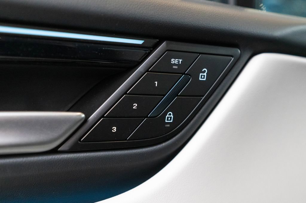 New 2026 Porsche Macan 4 Electric AWD/4WD image 20