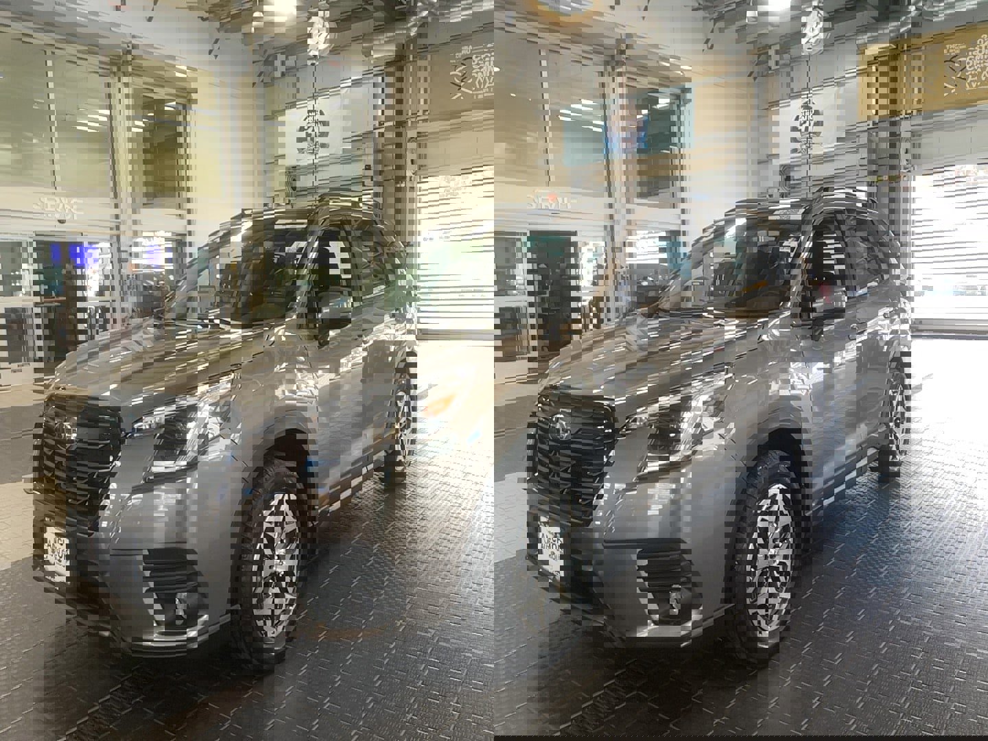 Used 2023 Subaru Forester Premium image 3