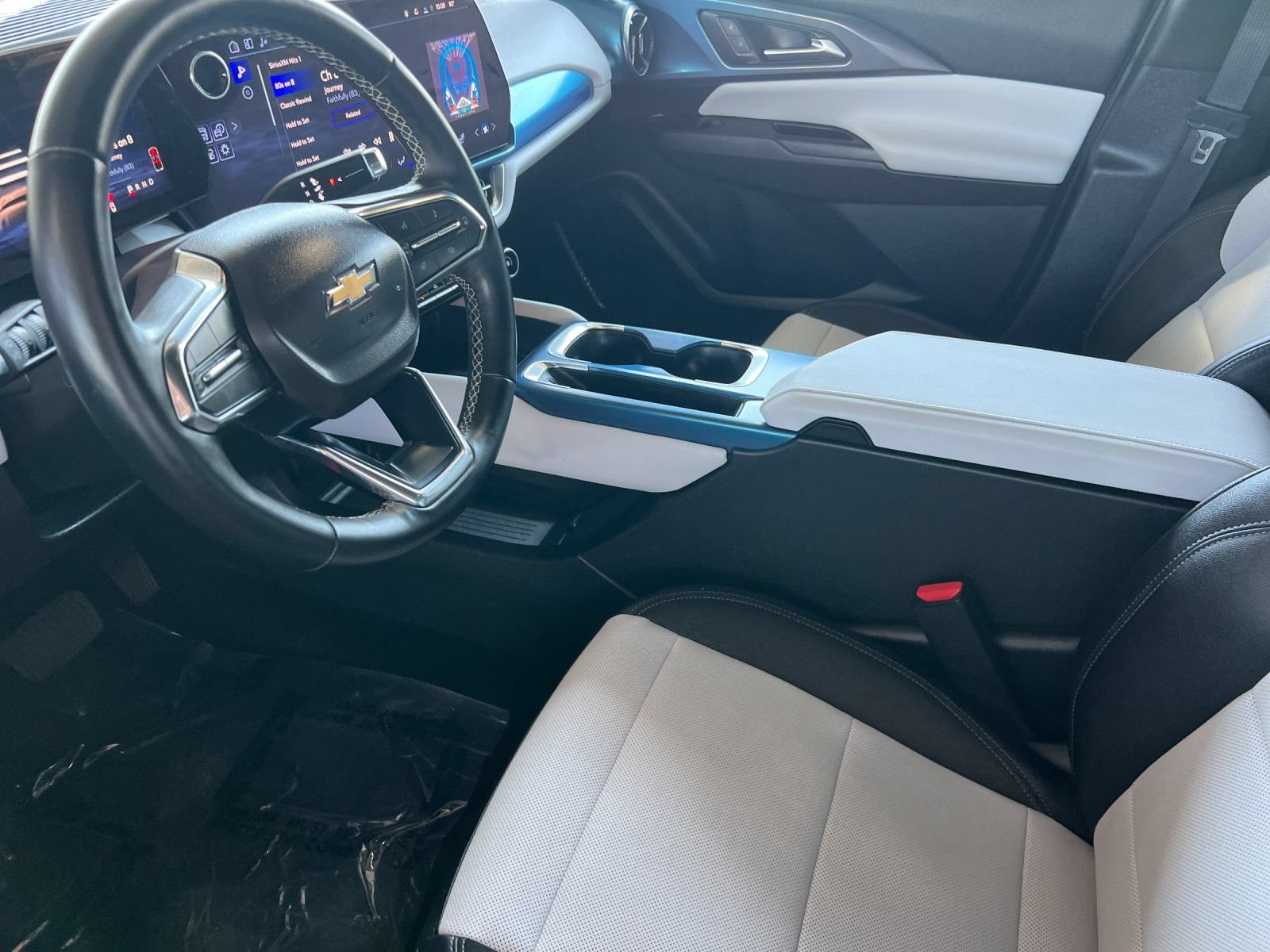 Used 2024 Chevrolet Equinox EV LT AWD/4WD image 9