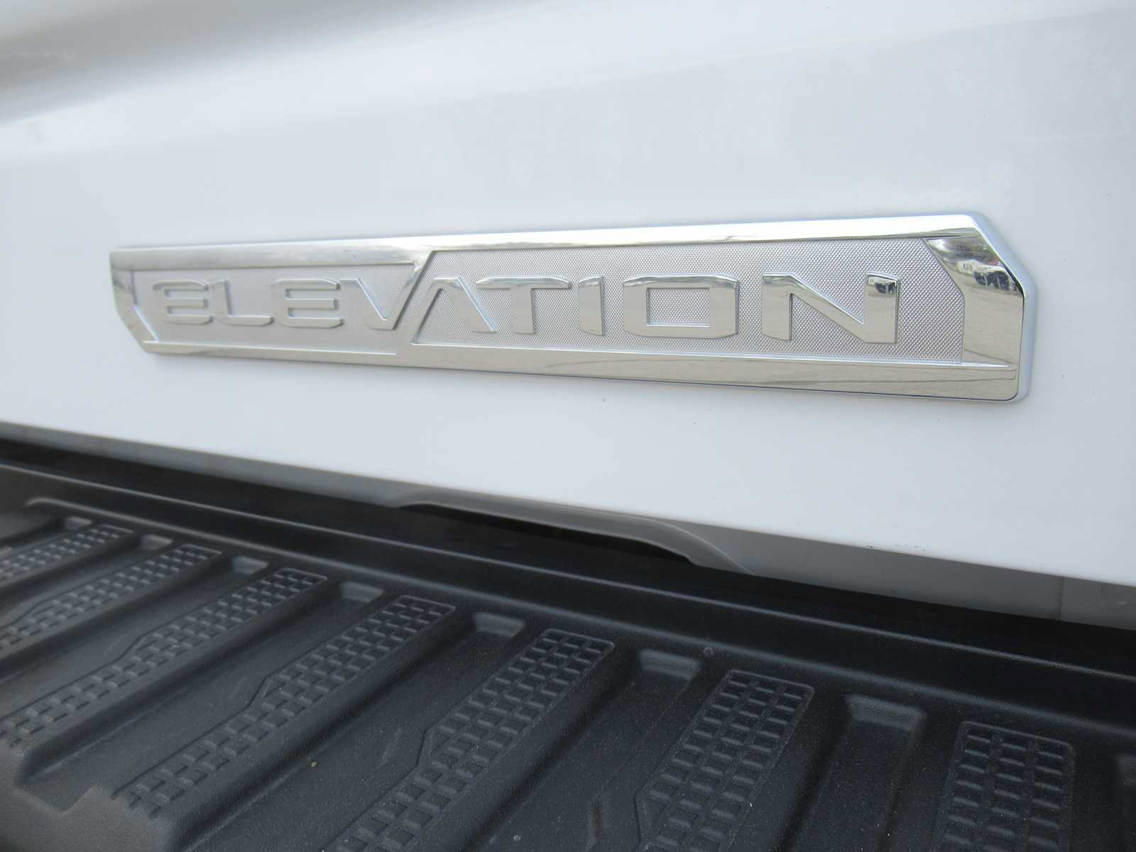 Used 2024 GMC Sierra 1500 Elevation w/ Preferred Package image 9