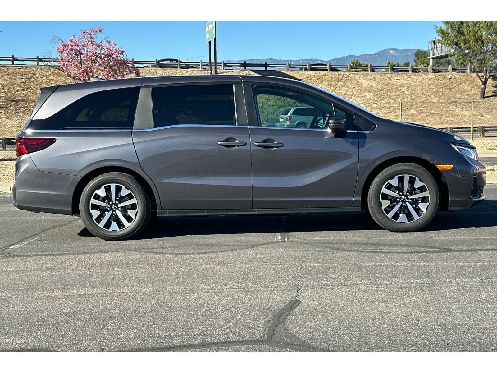 New 2027 Honda Odyssey EX-L image 3