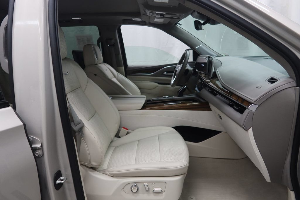Used 2022 Cadillac Escalade Sport Platinum w/ LPO, ONYX Package AWD/4WD image 15
