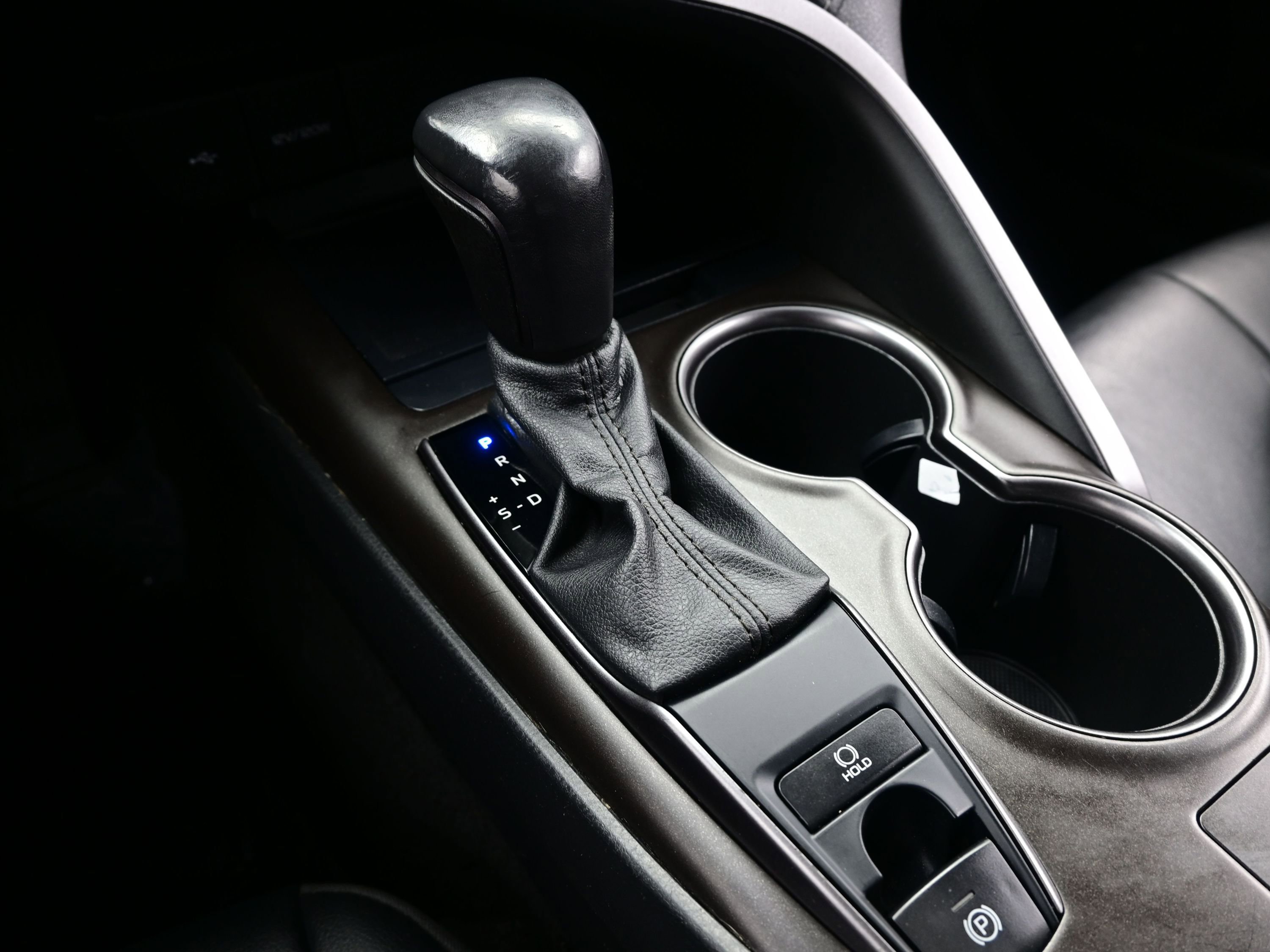 Used 2021 Toyota Camry SE w/ Cold Weather Package image 21