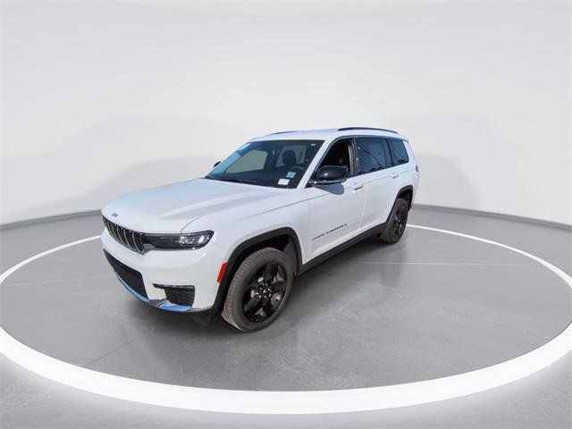 Certified 2023 Jeep Grand Cherokee L Limited w/ Luxury Tech Group II image 4