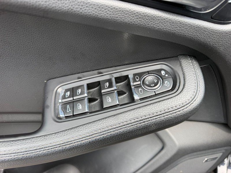Used 2018 Porsche Macan Sport Edition AWD/4WD image 19