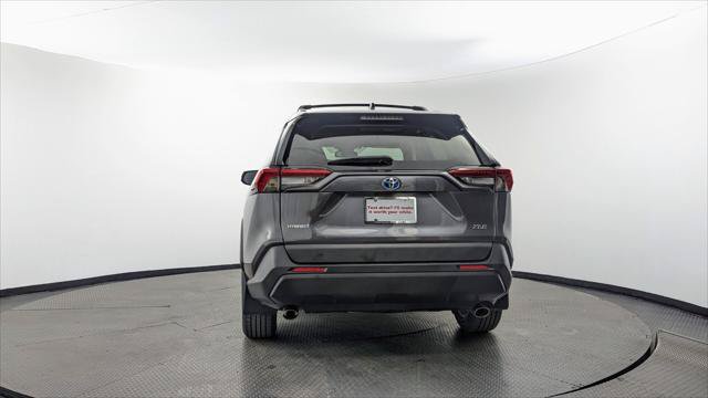 Used 2022 Toyota RAV4 XLE Premium AWD/4WD image 7