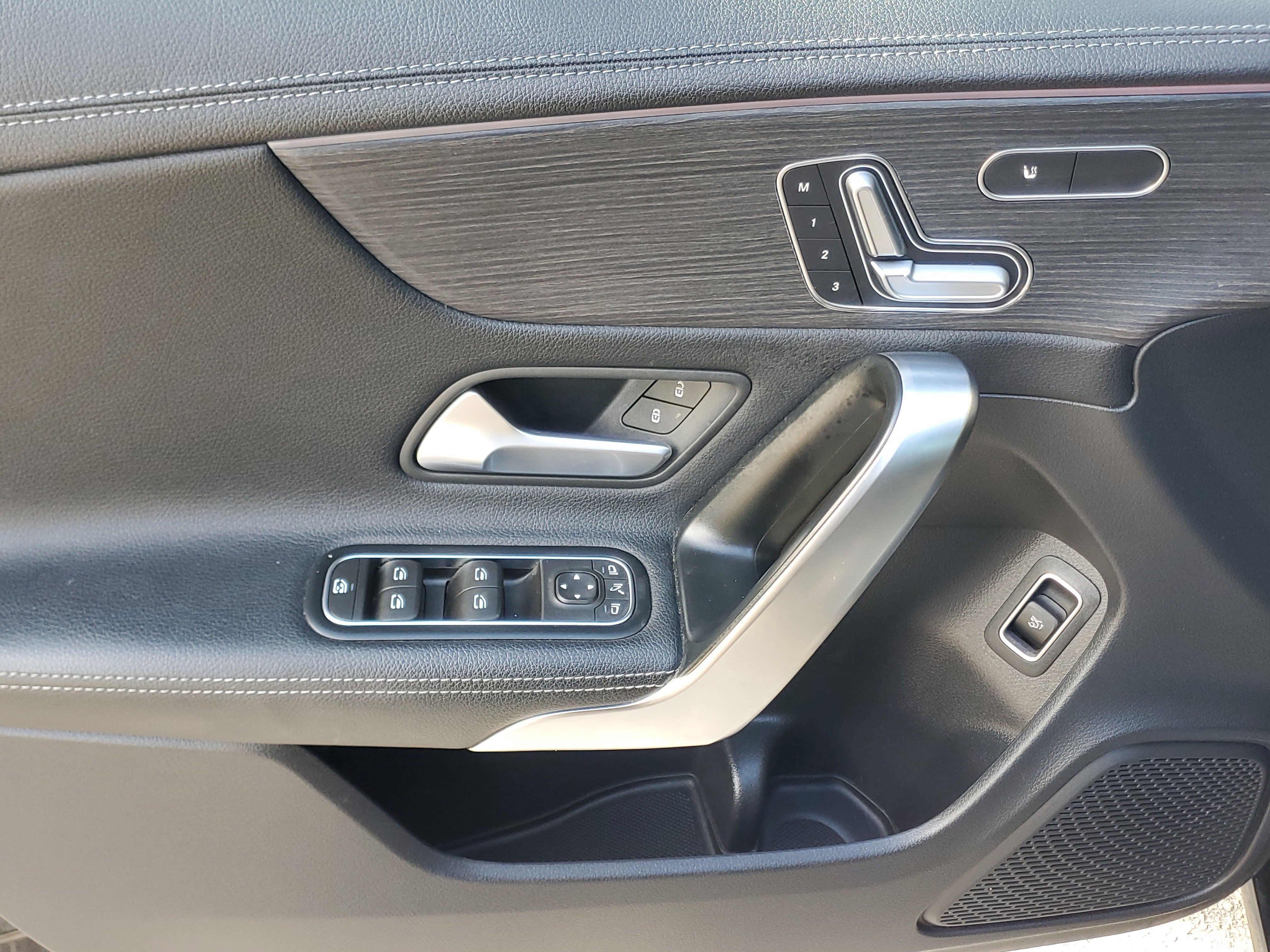 Used 2023 Mercedes-Benz CLA 250 w/ Premium Package image 17