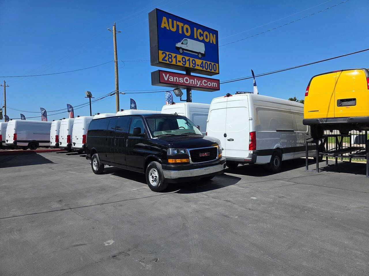 Used 2023 GMC Savana 3500 Extended w/ Driver Convenience Package image 28
