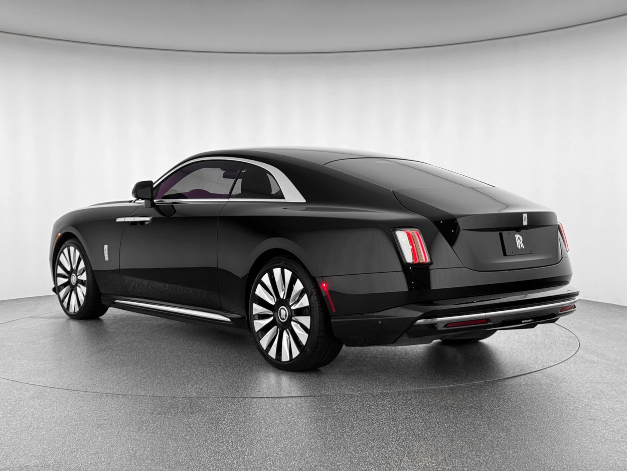 Used 2024 Rolls-Royce Spectre image 2