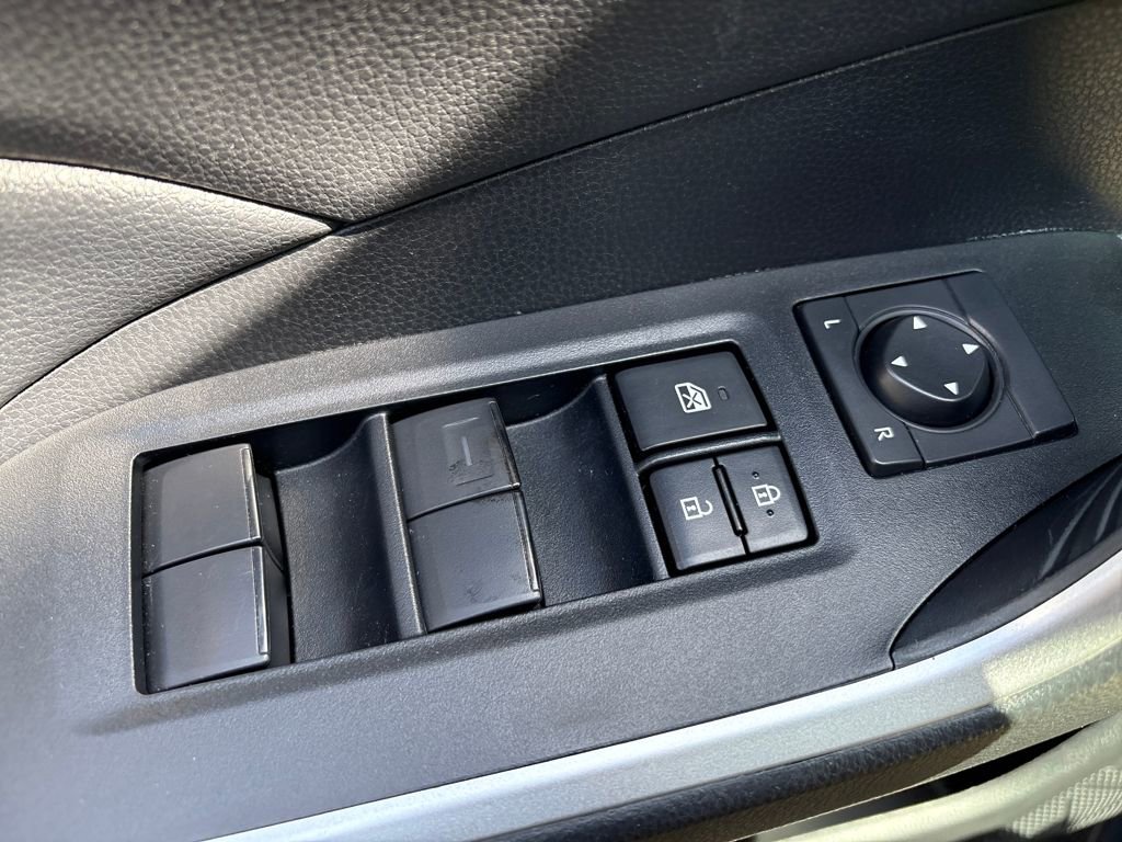 Used 2021 Toyota RAV4 LE AWD/4WD image 12