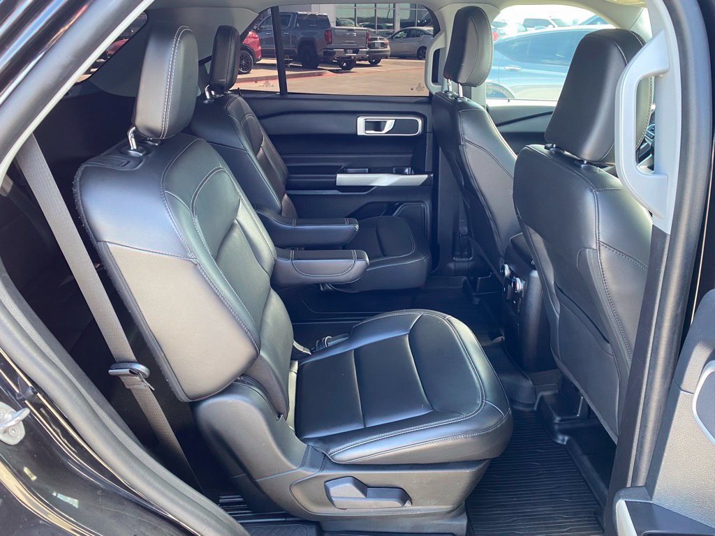 Used 2022 Ford Explorer XLT w/ Equipment Group 202A AWD/4WD image 18