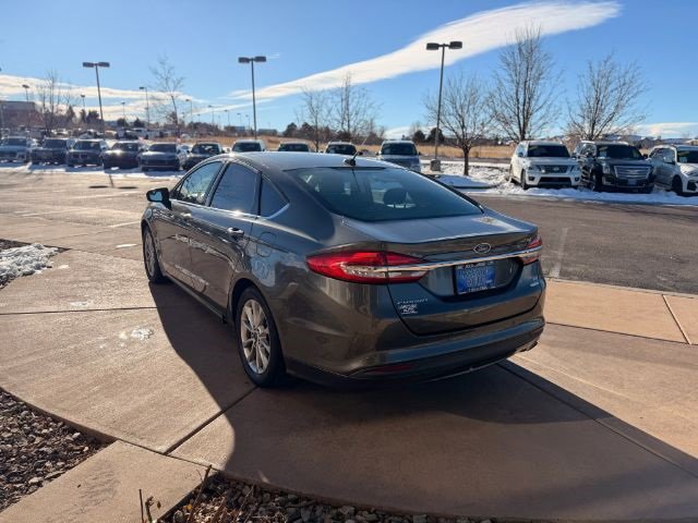 Used 2017 Ford Fusion SE w/ Fusion SE Technology Package image 5