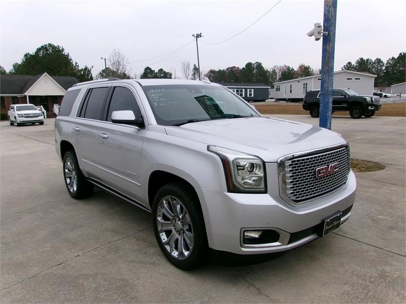 Used 2017 GMC Yukon Denali image 2