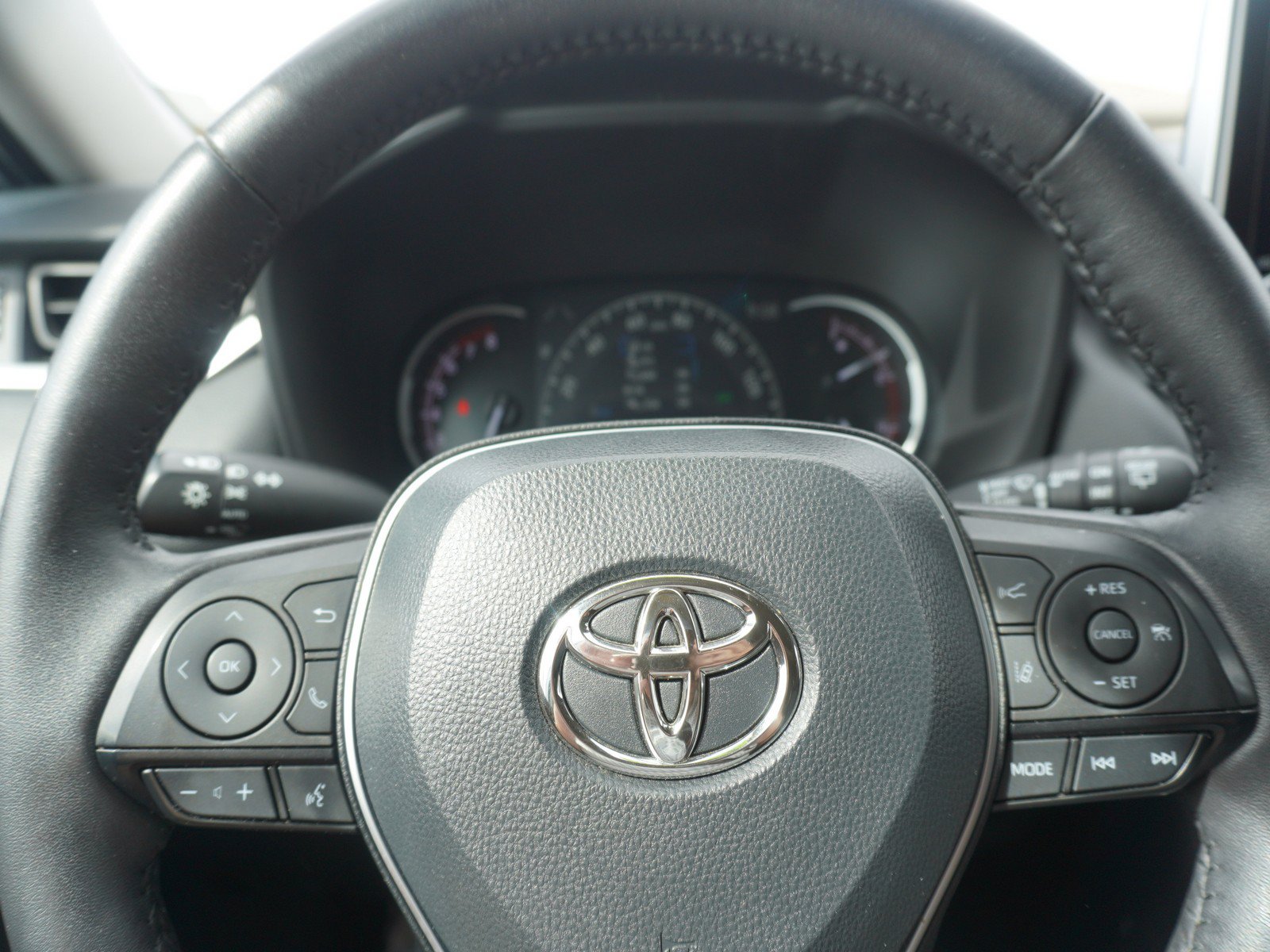 Used 2024 Toyota RAV4 XLE w/ Convenience Package FWD image 24