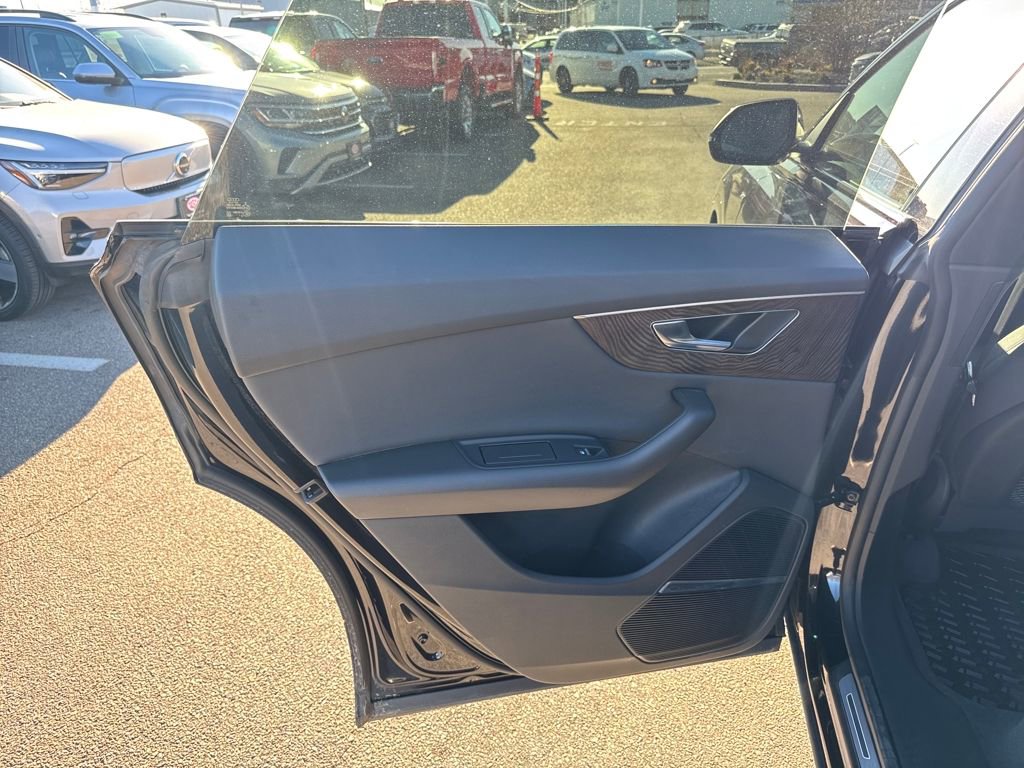 Used 2021 Audi Q8 Premium Plus w/ Premium Plus Package image 37