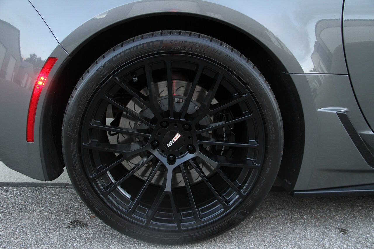 Used 2015 Chevrolet Corvette Z06 w/ 3LZ Preferred Equipment Group RWD image 30