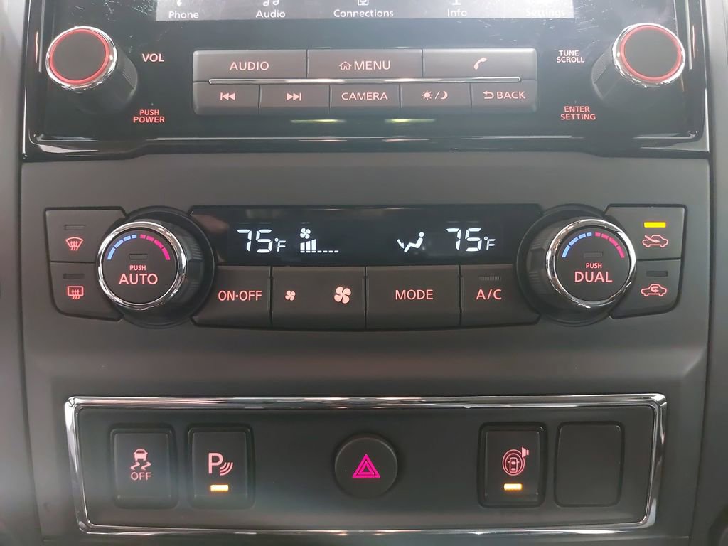 Certified 2024 Nissan Titan SV w/ SV Convenience Package image 20