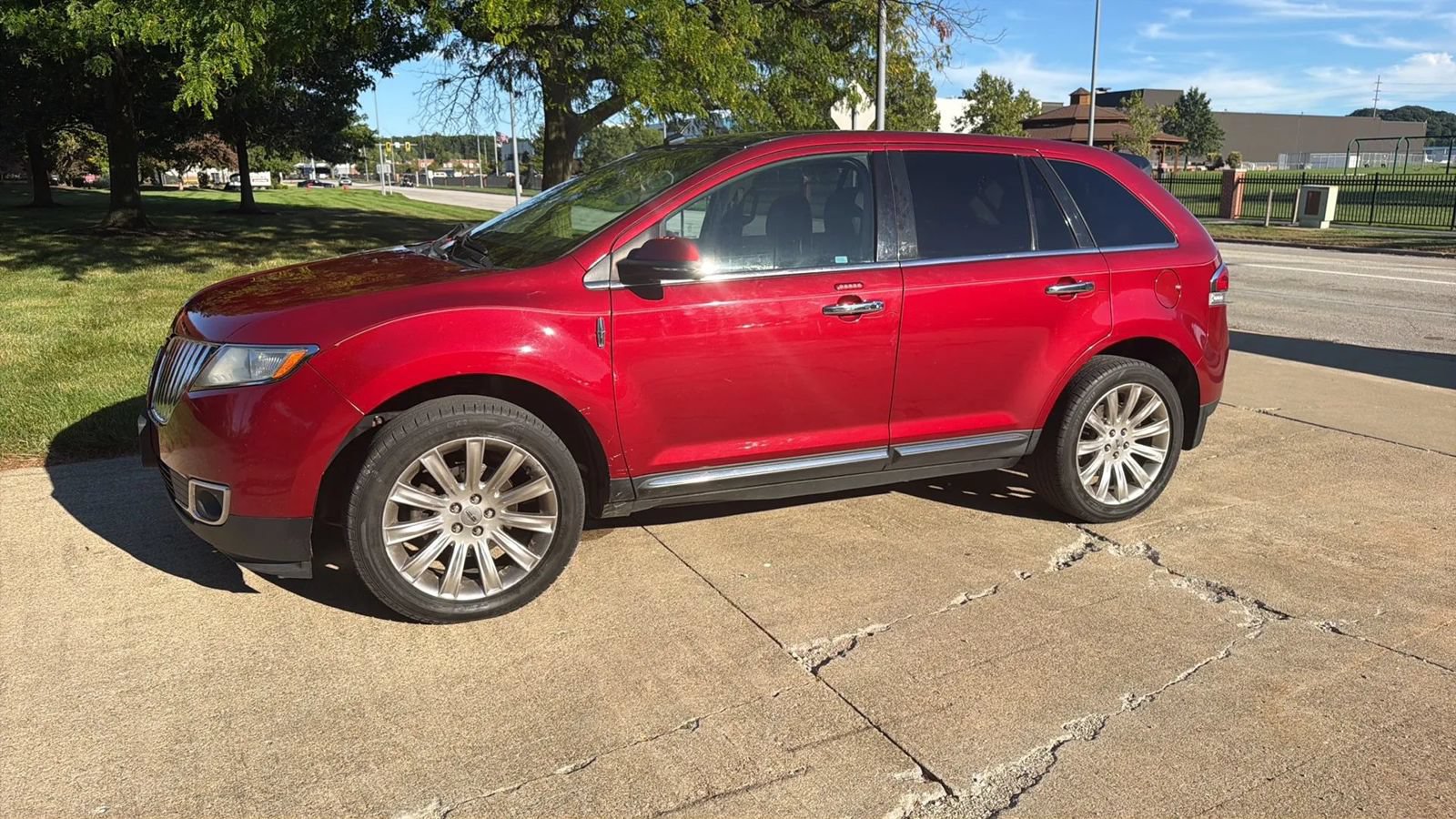 Used 2014 Lincoln MKX AWD w/ Equipment Group 102A image 2
