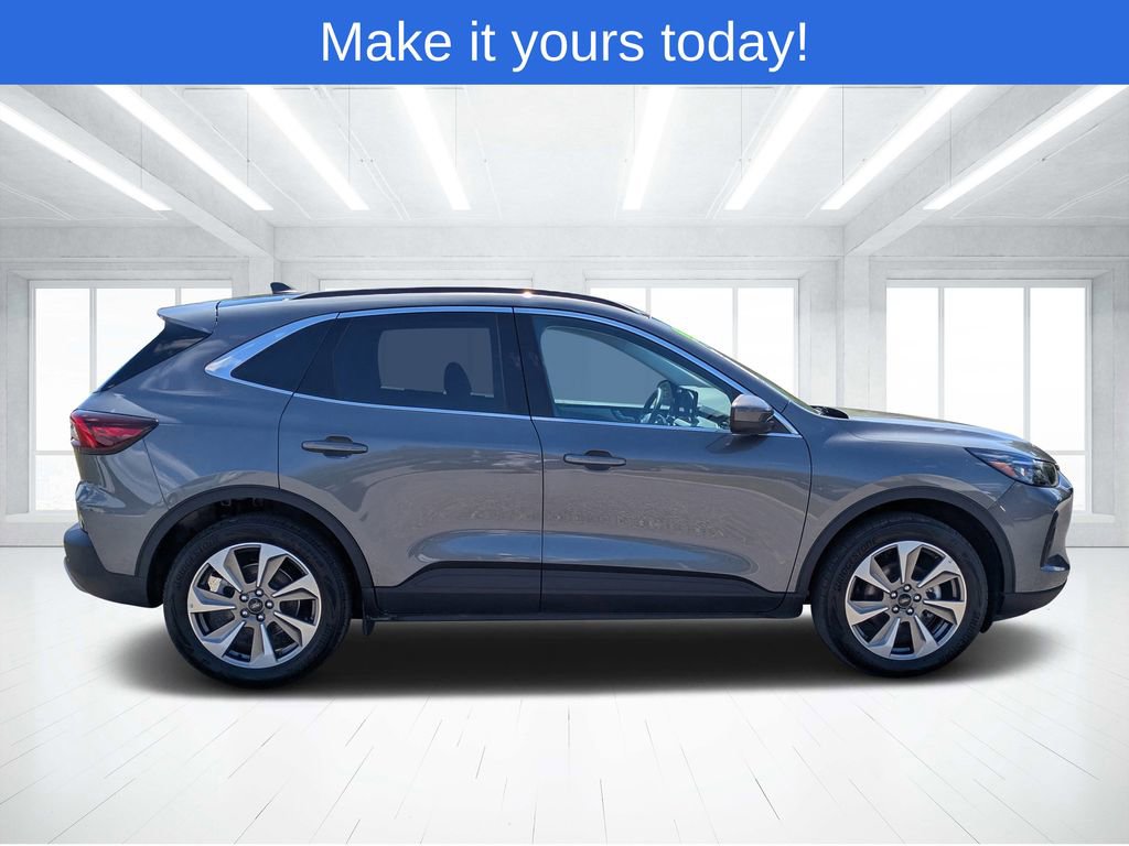 Used 2025 Ford Escape Platinum AWD/4WD image 2