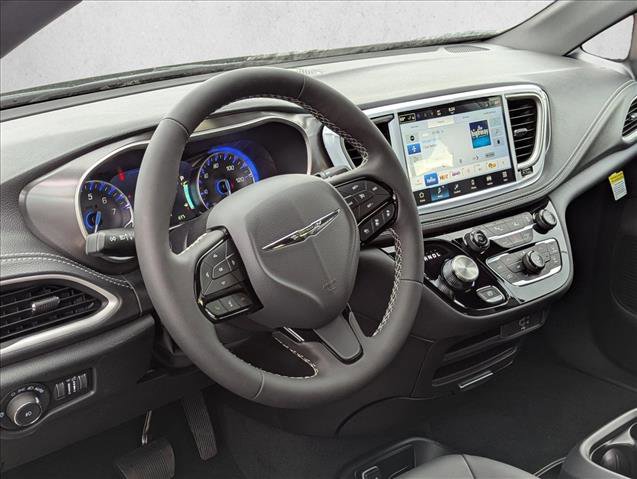 New 2026 Chrysler Pacifica Select w/ S Appearance Package image 3