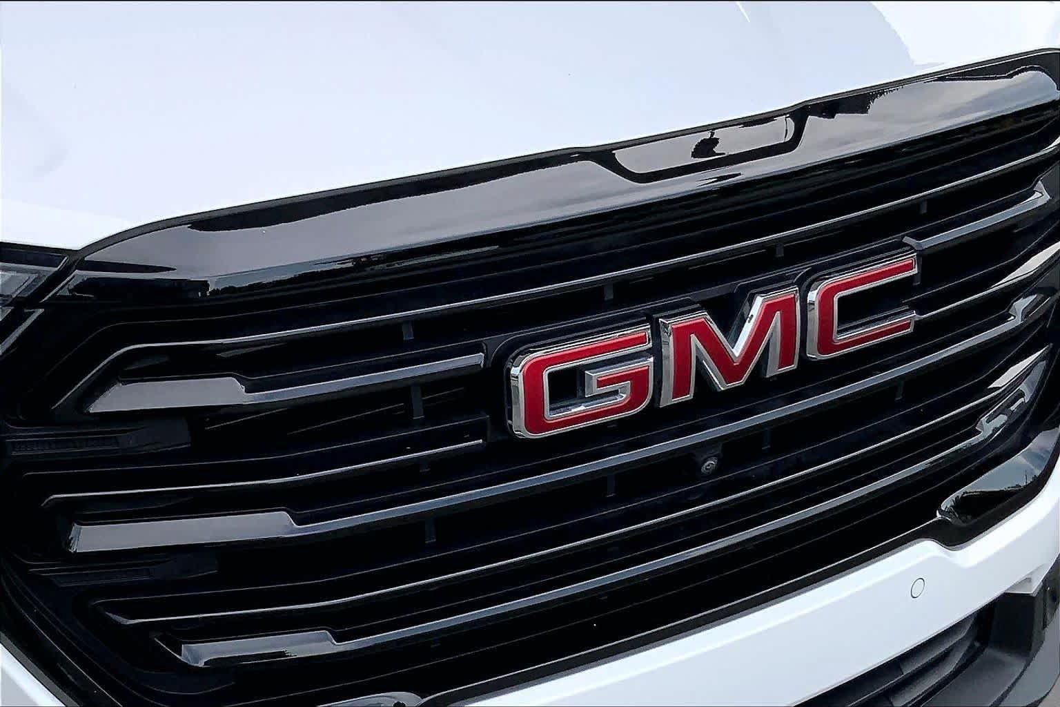 Used 2023 GMC Terrain SLT w/ Tech Package FWD image 32