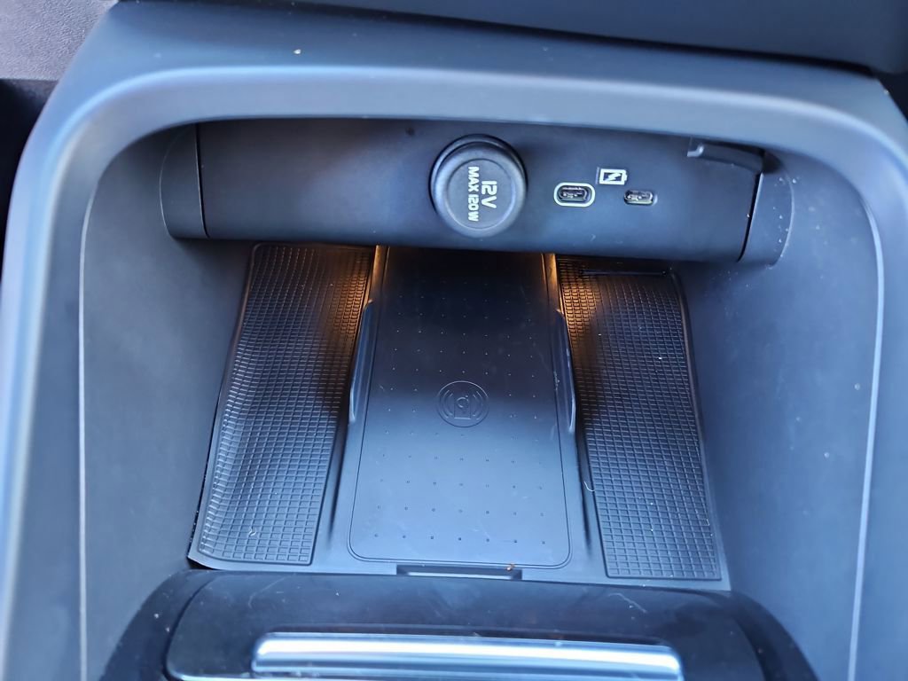 Used 2024 Volvo XC40 B5 Plus w/ Climate Package image 17