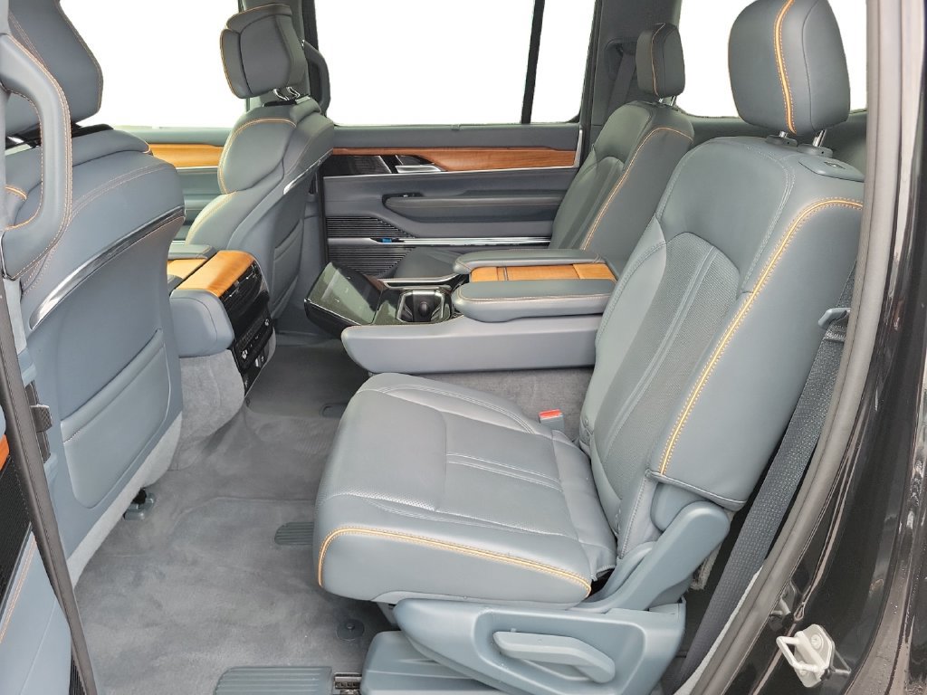 Used 2023 Jeep Grand Wagoneer Series II AWD/4WD image 26