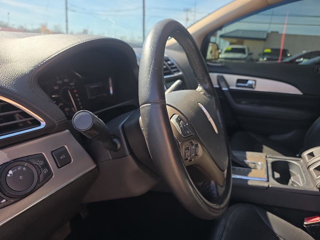 Used 2012 Lincoln MKX FWD image 12