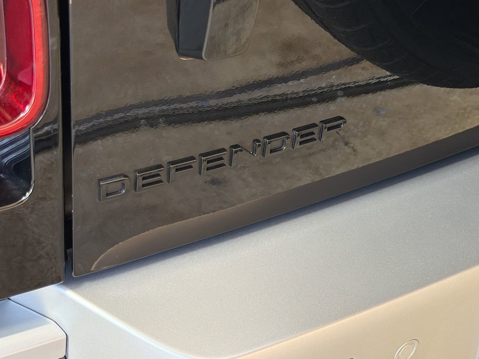 Certified 2025 Land Rover Defender 110 S AWD/4WD image 31