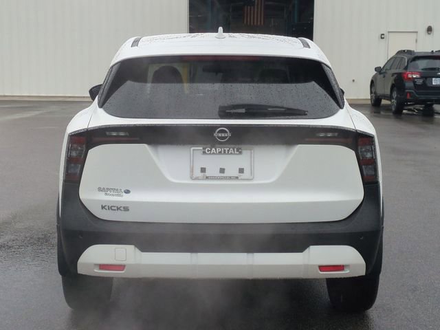 Used 2025 Nissan Kicks SV image 4