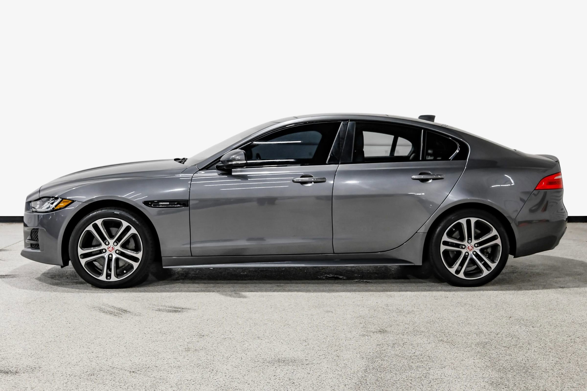 Used 2019 Jaguar XE R-Sport AWD/4WD image 9