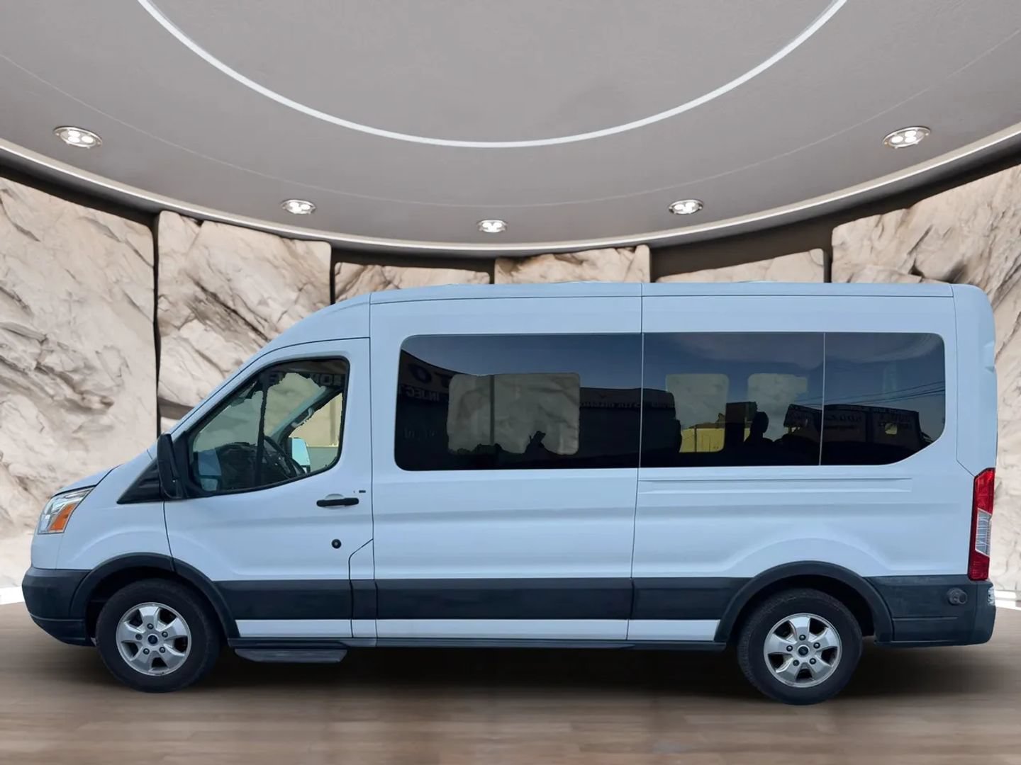Used 2018 Ford Transit 350 XLT RWD image 5