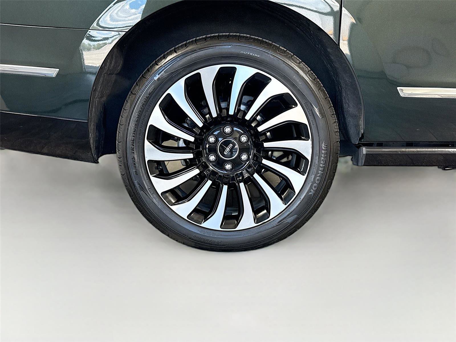 Used 2022 Lincoln Navigator L Black Label AWD/4WD image 43