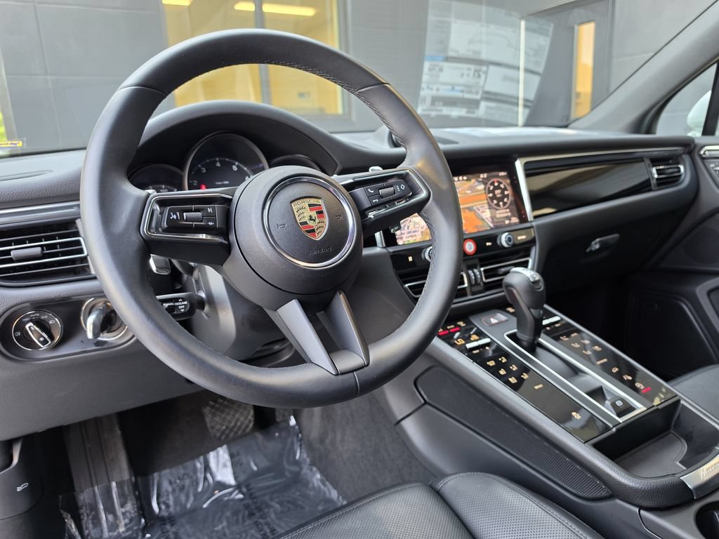 Certified 2025 Porsche Macan Turbo AWD/4WD image 4