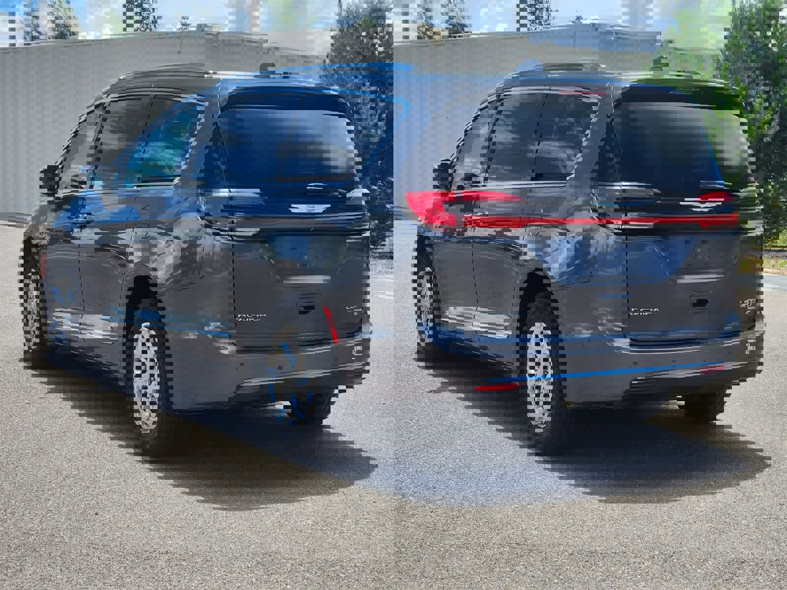 Used 2021 Chrysler Pacifica Limited w/ Premium & Safety Sphere Group image 7