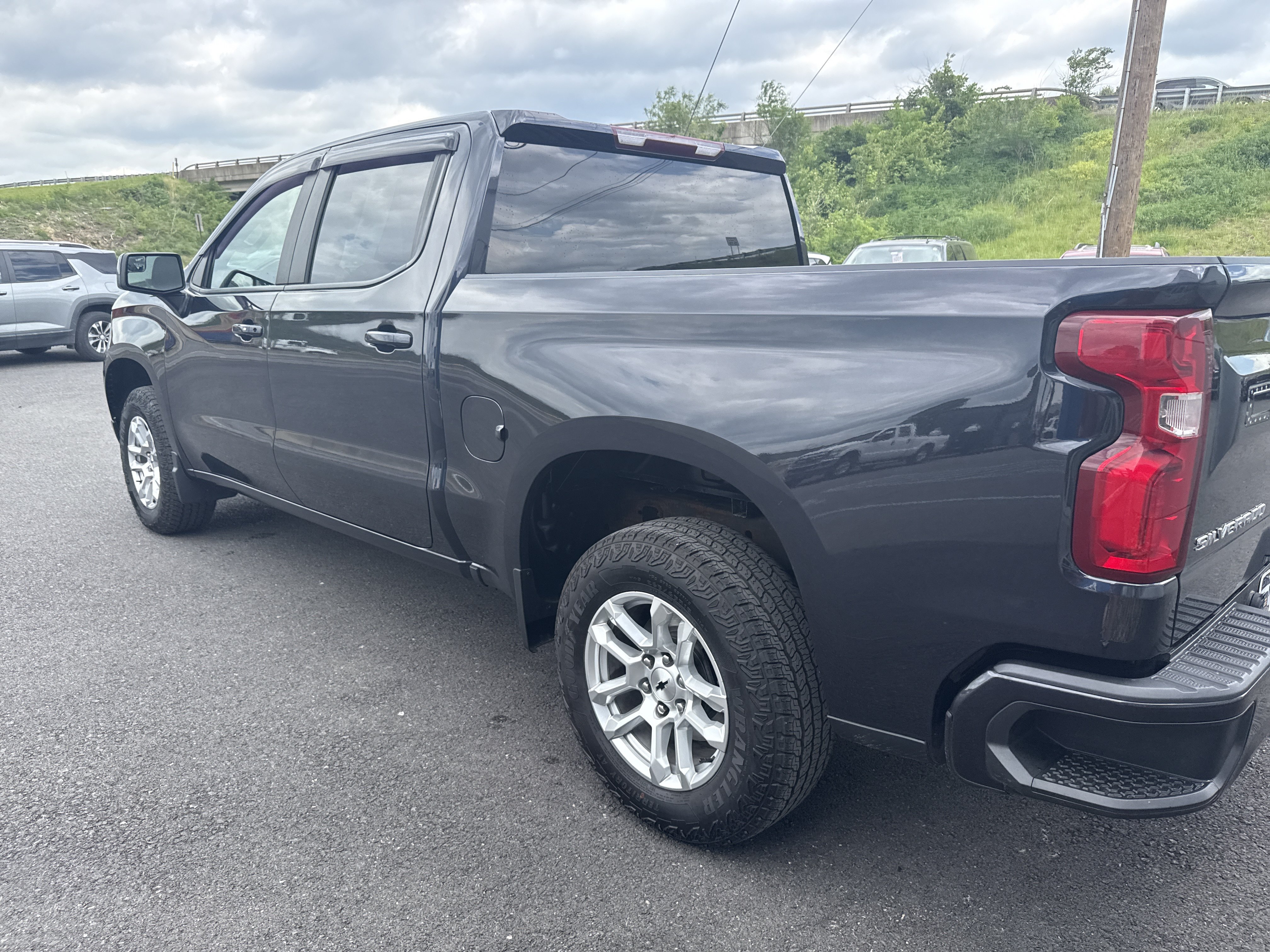 Used 2022 Chevrolet Silverado 1500 RST w/ Z71 Off-Road Package AWD/4WD image 6