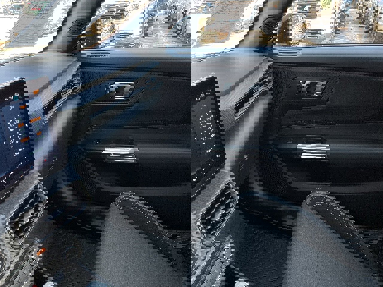 Used 2025 Ford Mustang Coupe image 33