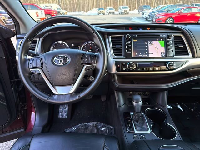 Used 2018 Toyota Highlander XLE image 27