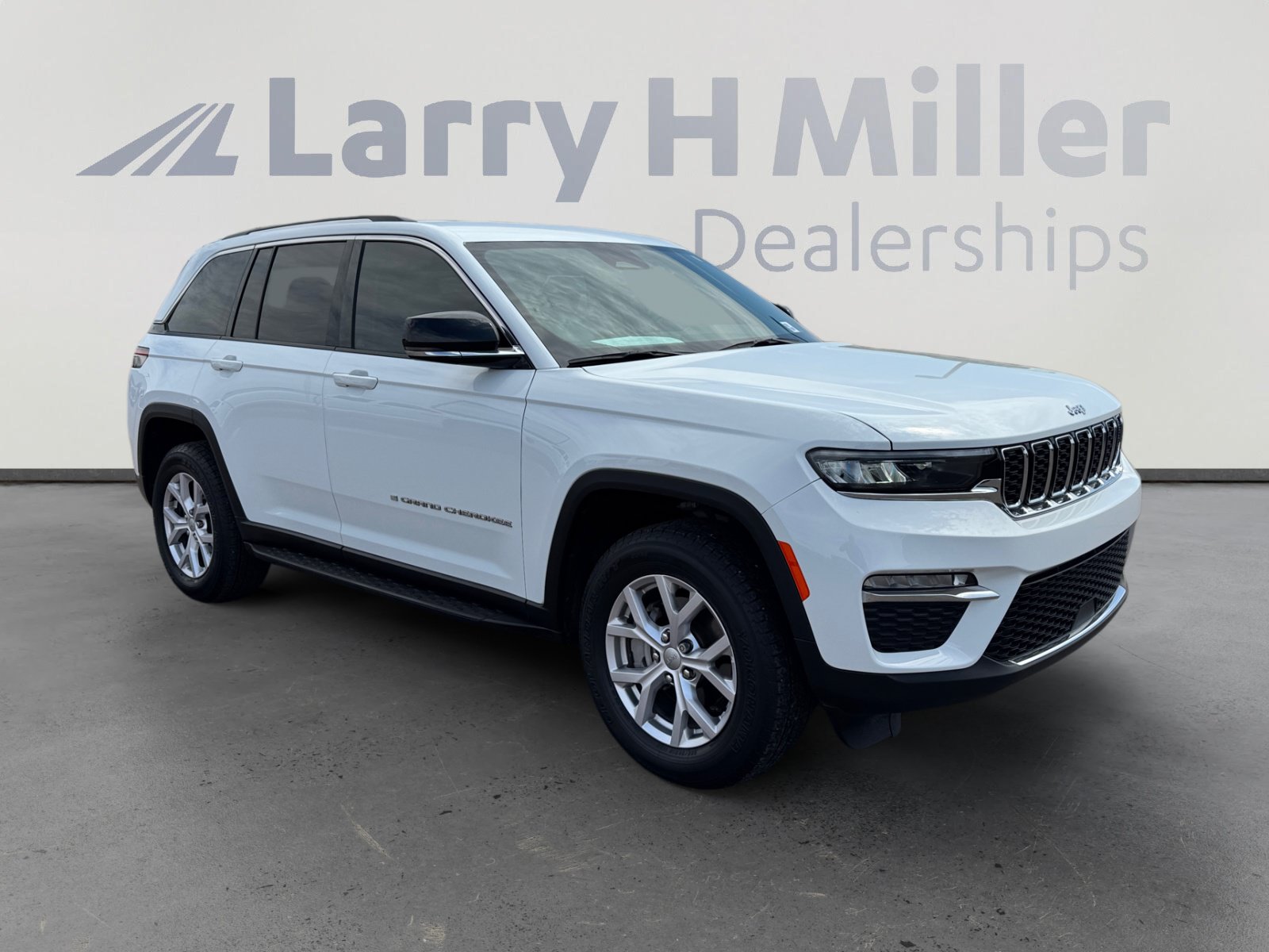 Used 2022 Jeep Grand Cherokee Limited AWD/4WD image 7