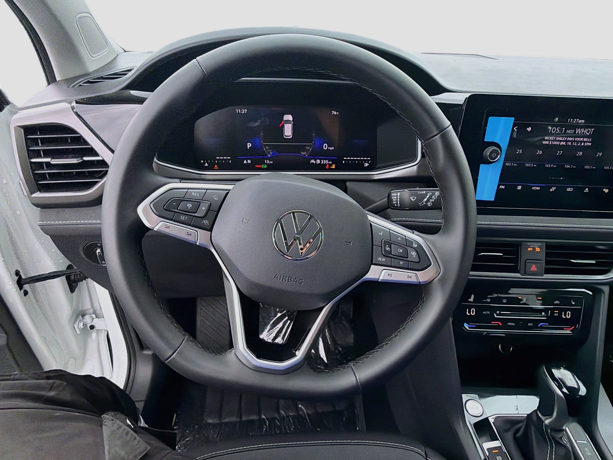 New 2026 Volkswagen Taos SE FWD image 10