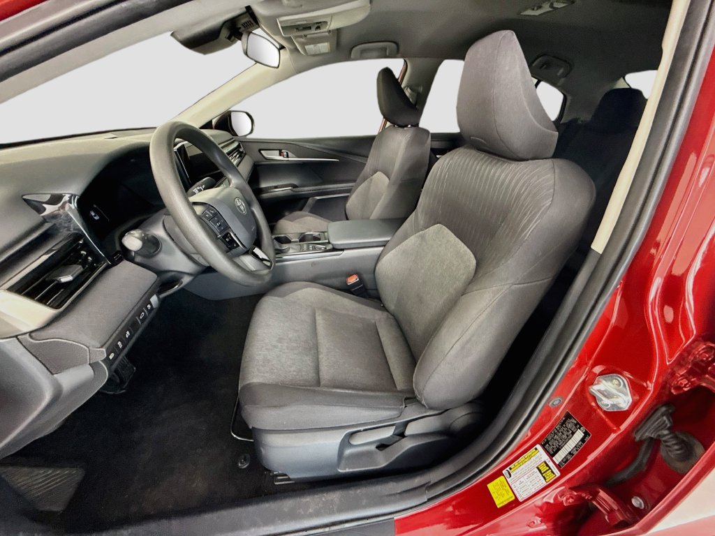 Used 2025 Toyota Camry LE FWD image 19