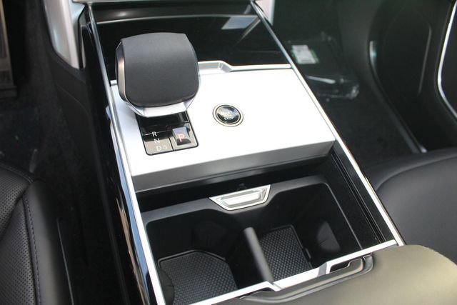 New 2026 Land Rover Range Rover Long Wheelbase SE image 15