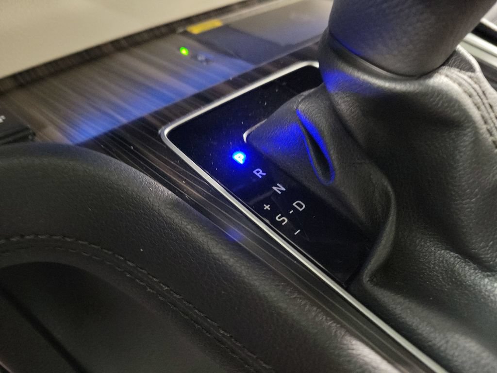 Used 2024 Toyota Sienna Platinum AWD/4WD image 18