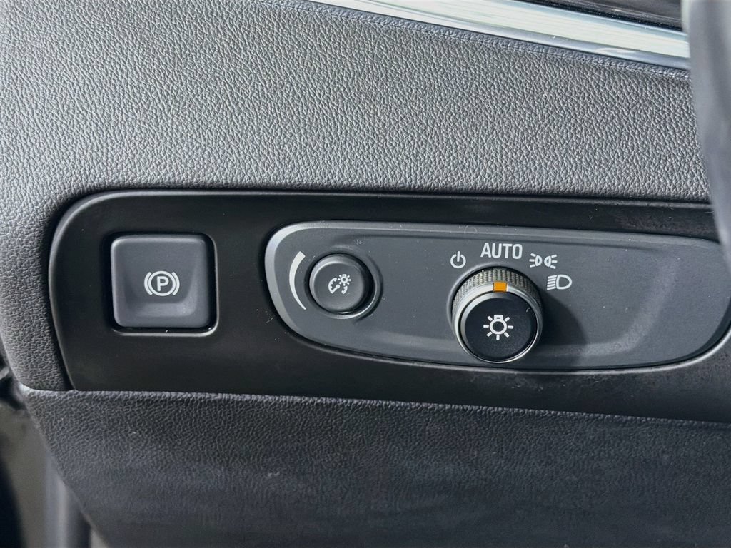 Used 2018 Buick Enclave Essence w/ Trailering Package FWD image 12